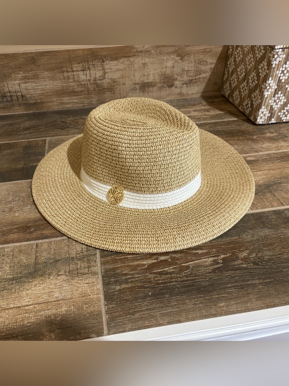 Lilly Pulitzer Shade Seeker Beige Straw Sun Hat with White Band and Gold Emblem